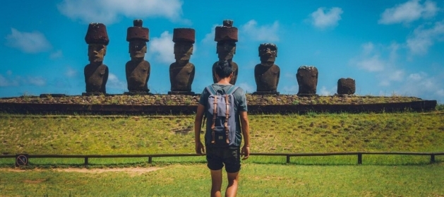 El Desierto de Atacama y La Isla de Pascua